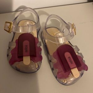 Mini Melissa’s Aranha Mary Jane sandal size 5